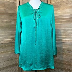 Sweet Rain Green Long Sleeve Top with Grommet Lace-Up V-Neck, Large
